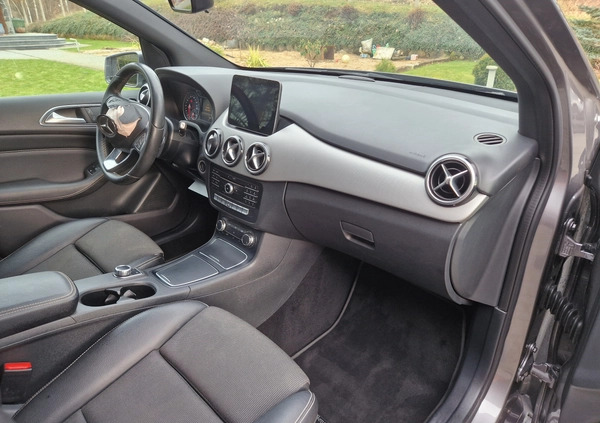 Mercedes-Benz Klasa B cena 39000 przebieg: 50180, rok produkcji 2017 z Susz małe 379